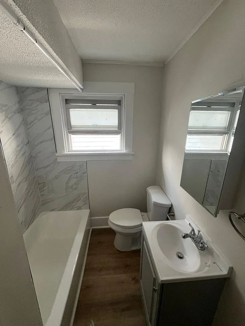 5 bed, $1,495 — Photo 4