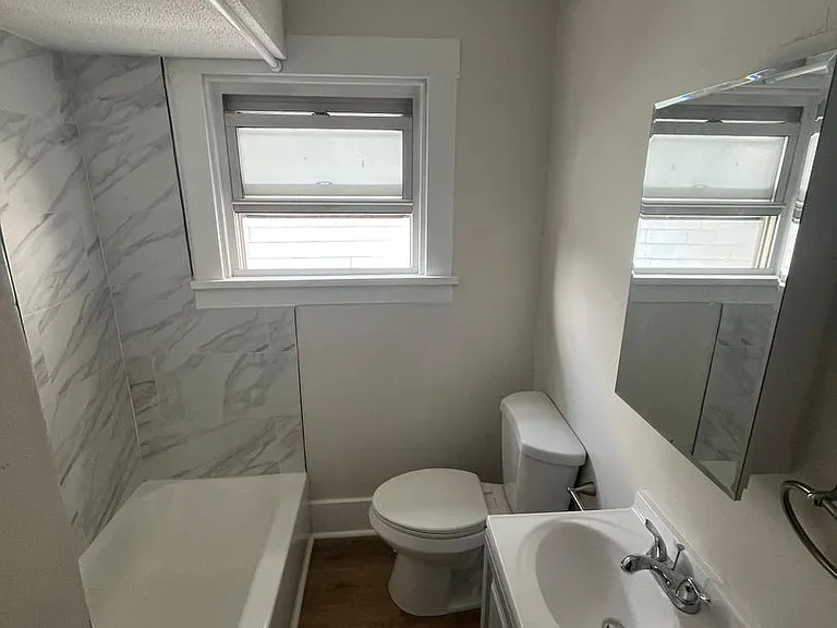 1714 Victoria Ave — Photo 4