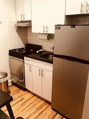 Rented by Metropolis Real Estate of Manhattan | media 24