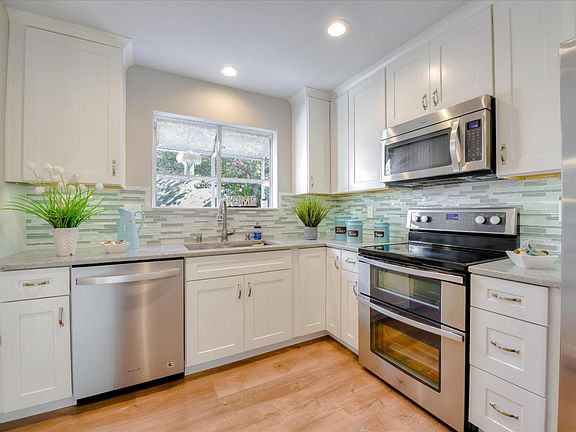 3rd image of 5654 Sunflower Ln