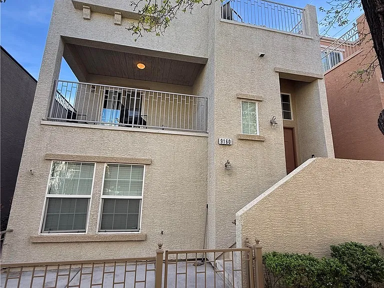 9160 Dimpled Ct — Photo 1