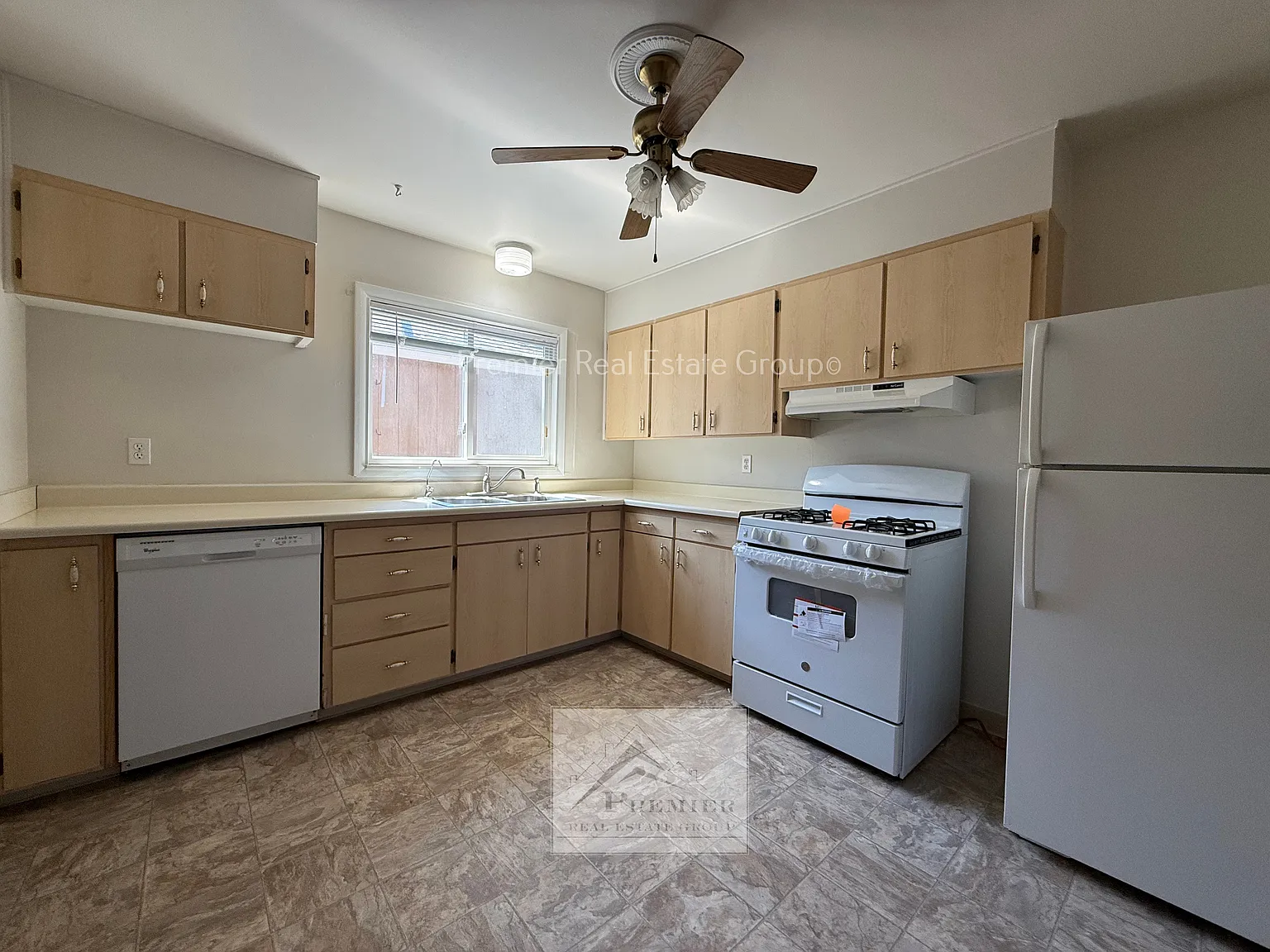 3 bed, 1316 sqft, $1,995 — Photo 3