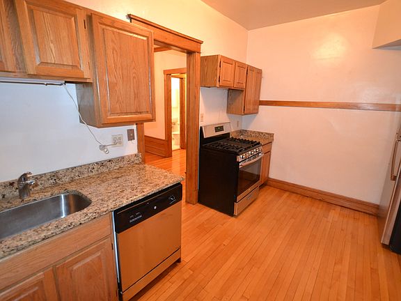 2nd image of 3759 N Lakewood Ave APT 2R
