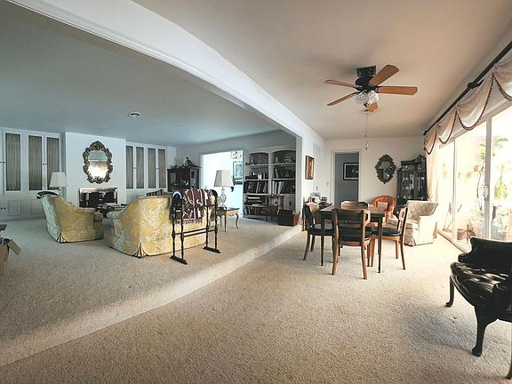 3rd image of 905 Tilden