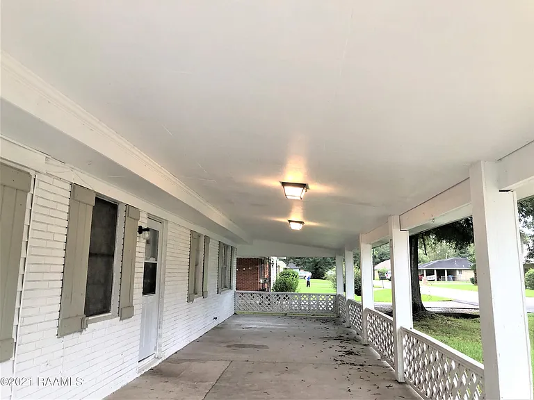 113 Charlene Dr — Photo 2