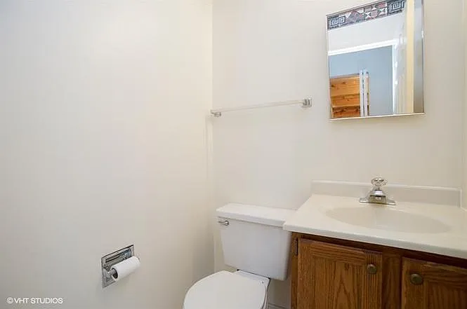 2565 College Hill Cir — Photo 8
