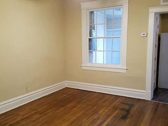 5th image of 2801 Montrose Ave APT D