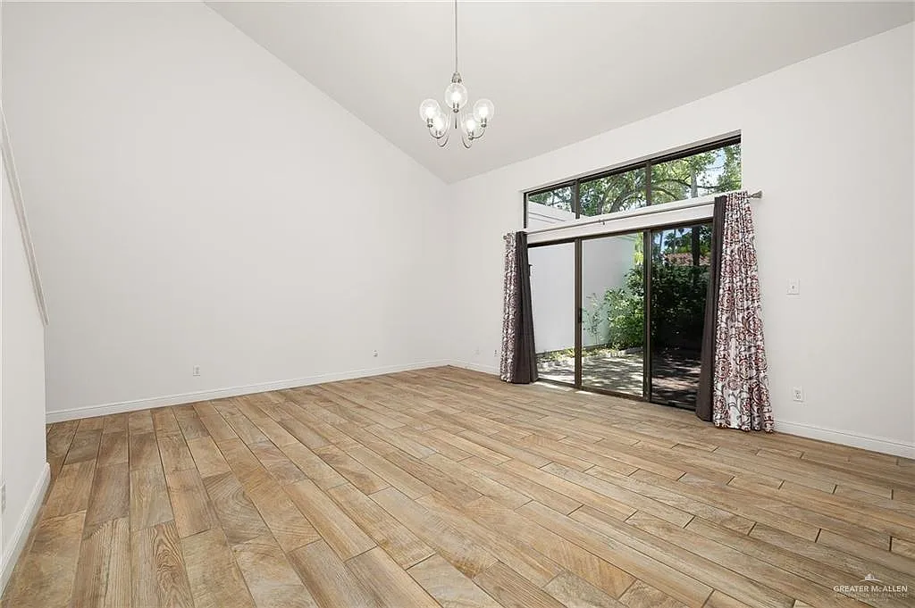 4 bed, 3.0 bath, 1951 sqft, $2,500 — Photo 3