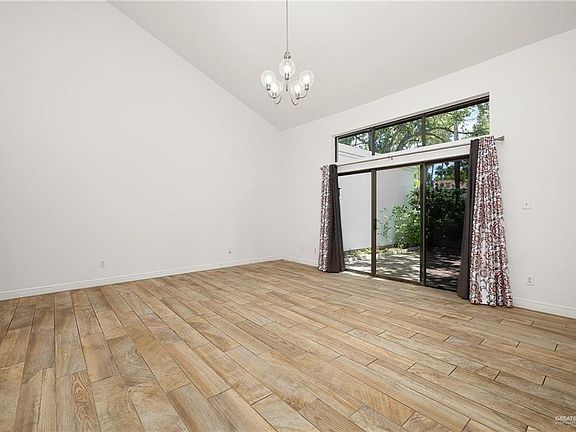 3rd image of 113 W Tearose Ave