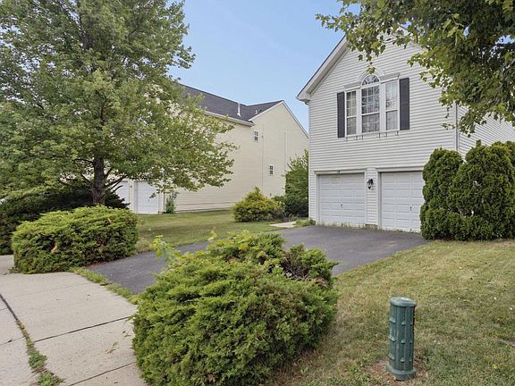 2nd image of 18 Hemingway Ln
