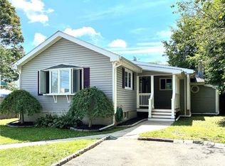 745 Ruth St, Bridgeport, CT 06606