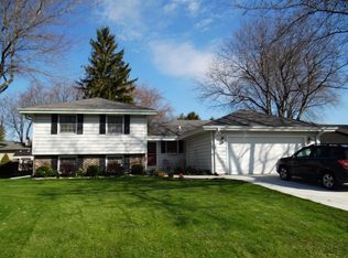 5026 Candlelight Dr, Racine, WI 53402