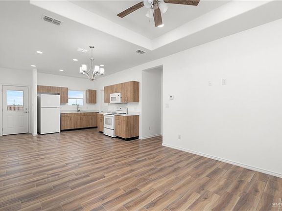 4th image of 1807 Hope Dr
