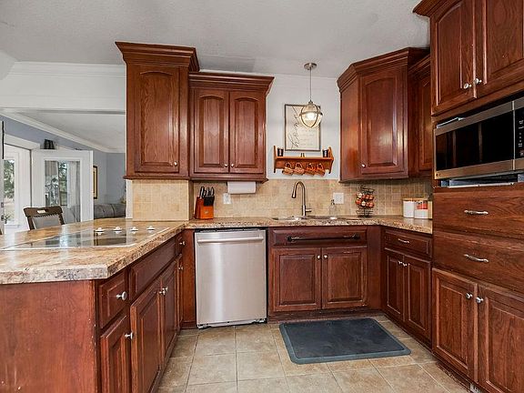 4th image of 22463 George Rd