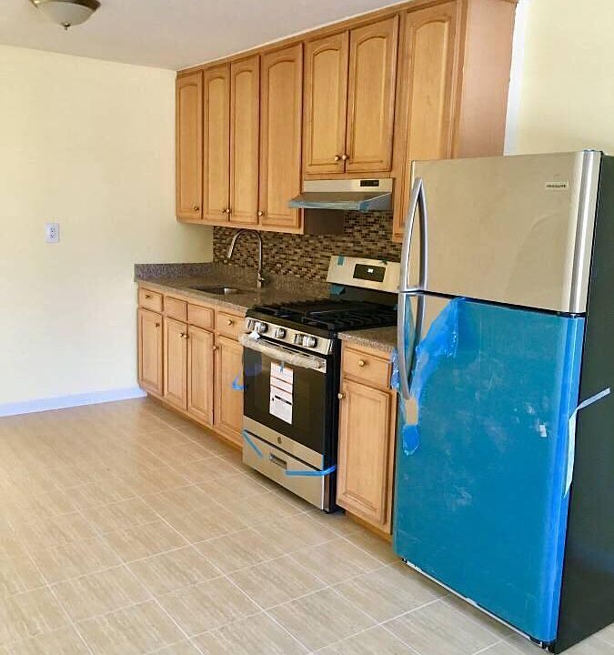 1st image of 2722 Fenton Ave