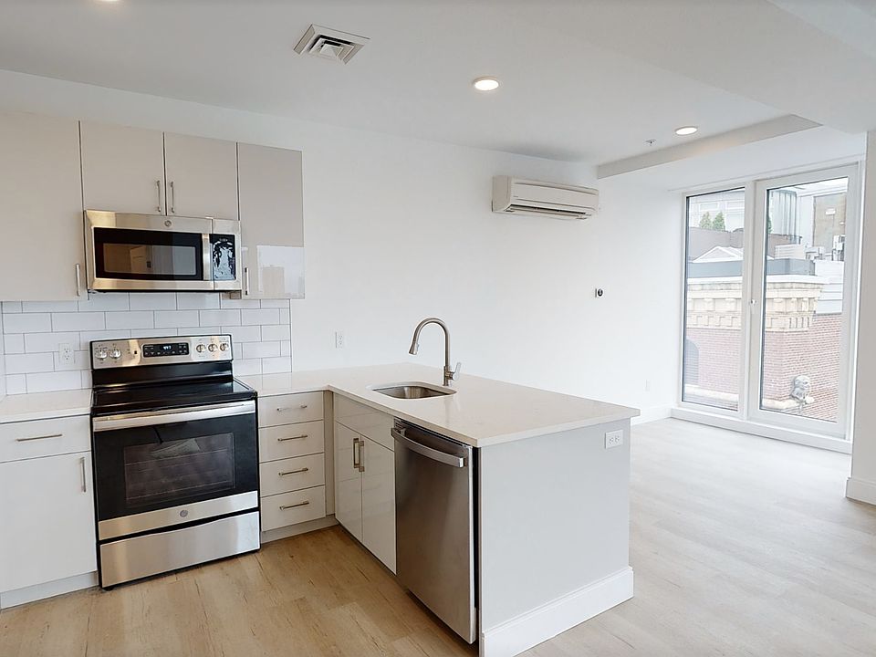 1st image of 1914 N Washington St #603