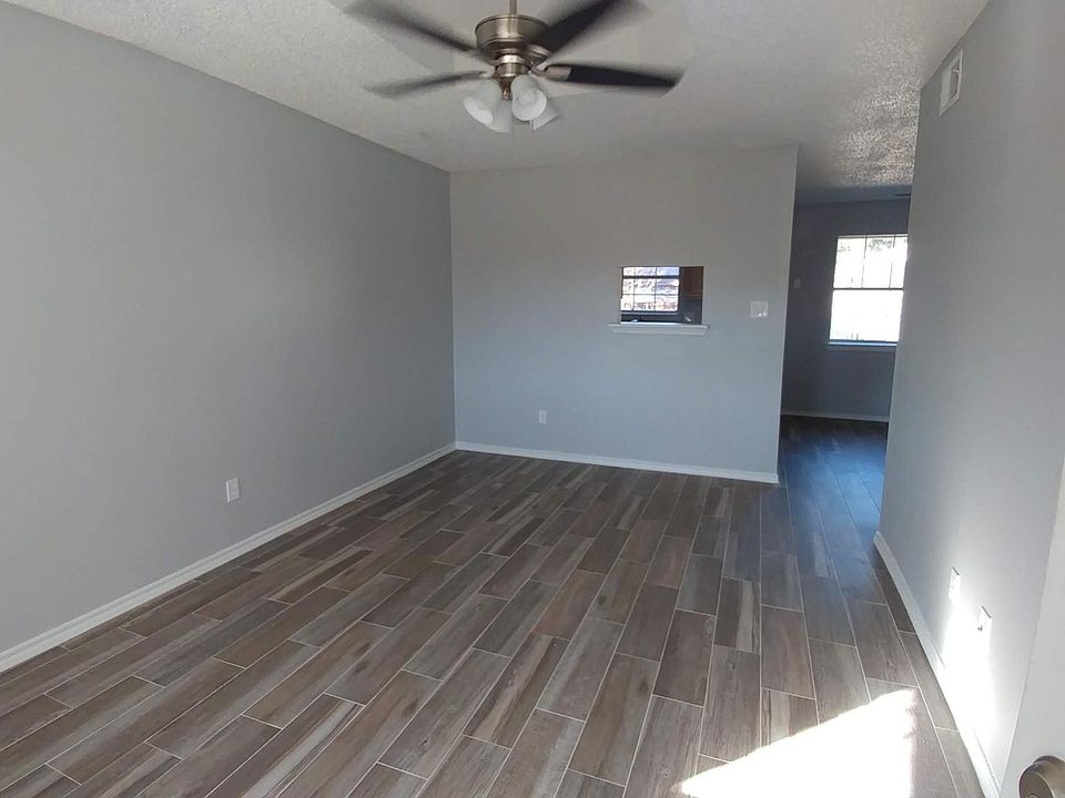 1st image of 114 Prairie Creek Cir
