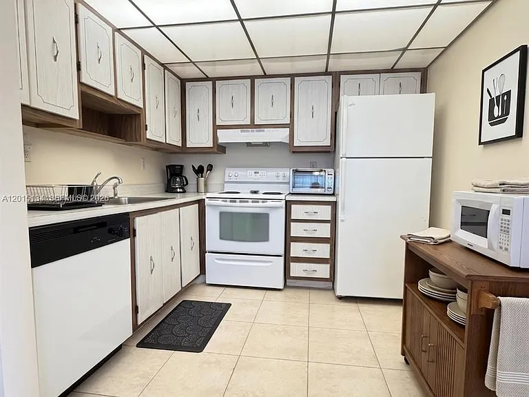 416 Burgundy Ave #I — Photo 10