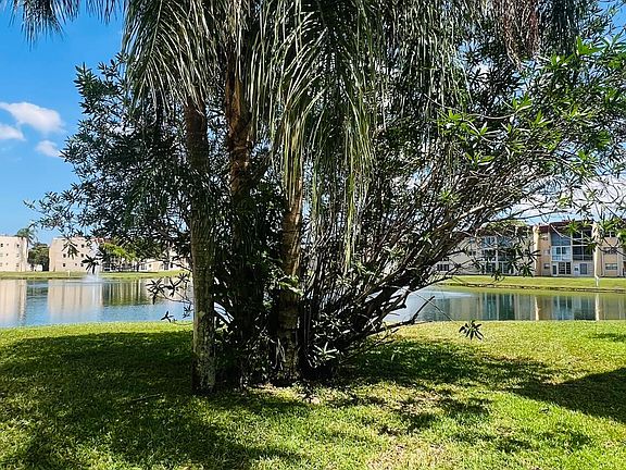 5th image of 8920 Sunrise Lakes Boulevard #208