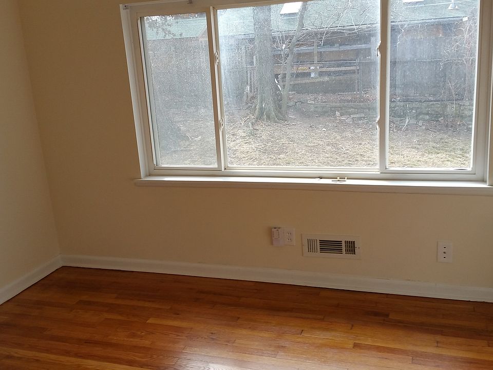 2nd image of 1300 W 35th St