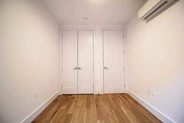 Bedroom, photo 1