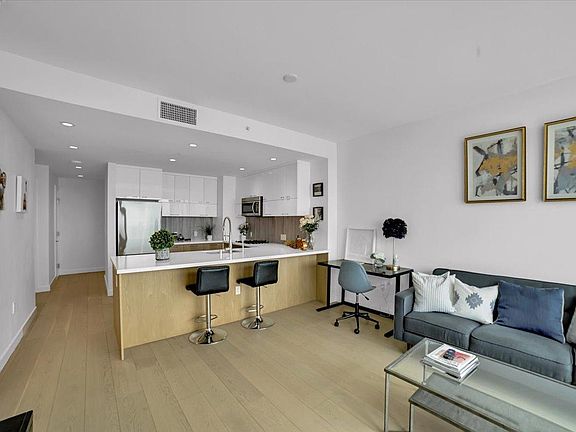 3rd image of 400 S Broadway APT 2001