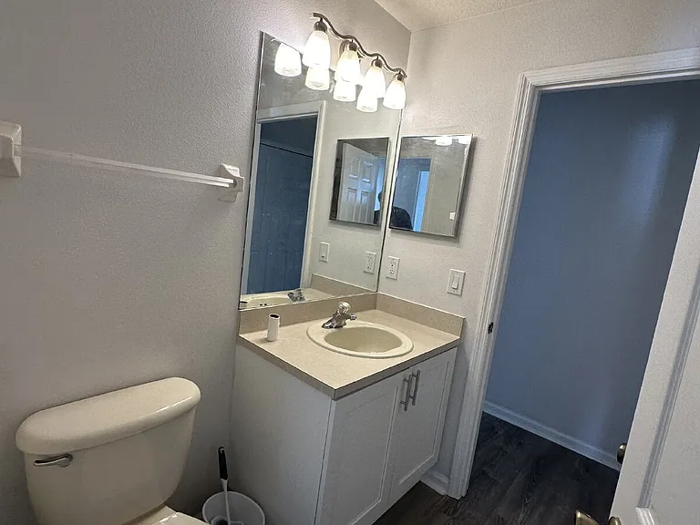 910 Luminary Cir — Photo 16
