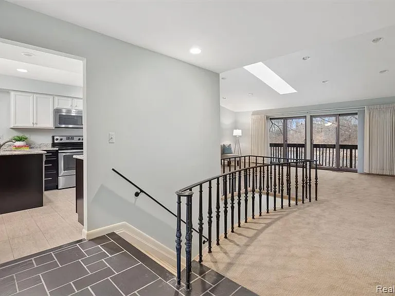 2185 Rhine Rd — Photo 5