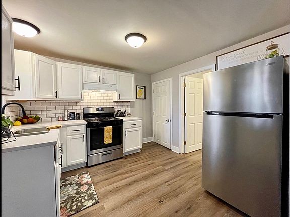 3rd image of 636 Henry Ave SE #1