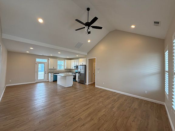 2nd image of 402 Pinehurst Way