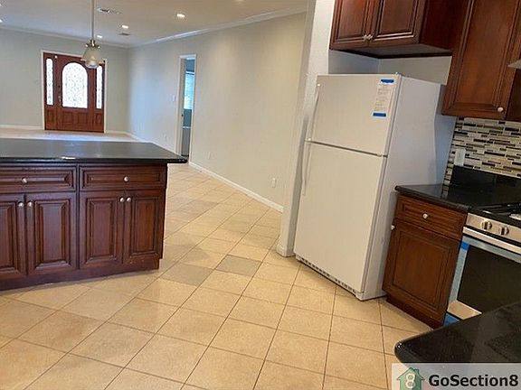2nd image of 2594 Fairmount Ave