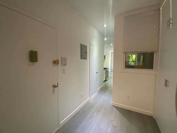 4th image of 232 E 77th St #2B