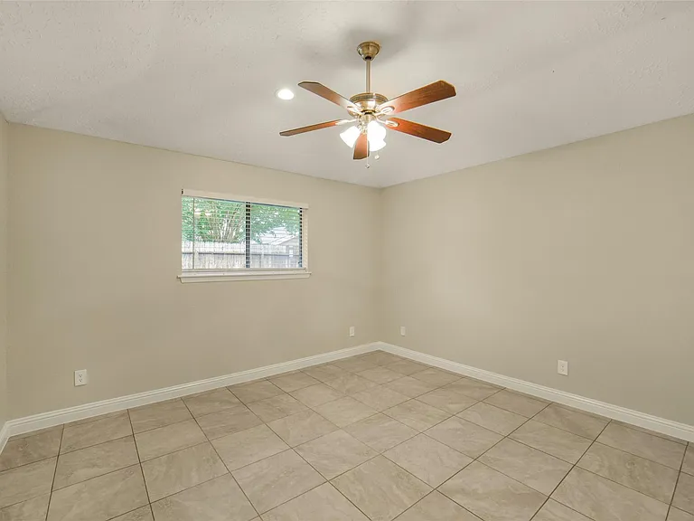 21211 Park Mount Dr — Photo 32