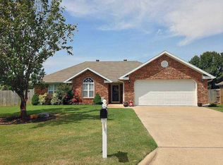 76 E Briarmeadow St, Farmington, AR 72730