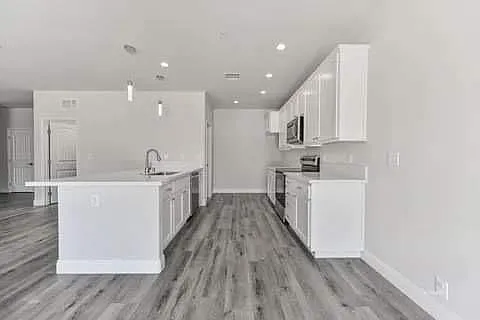 401 Abigail St — Photo 5