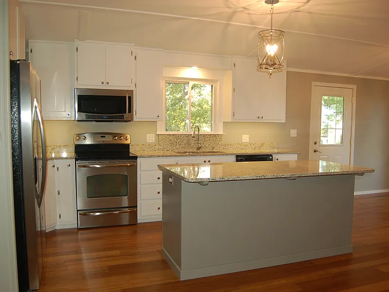 1219 Clover Hill Ln — Photo 2