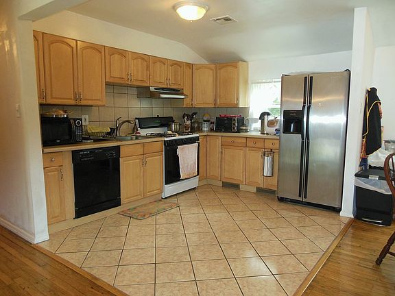 Updated kitchen with ceramic