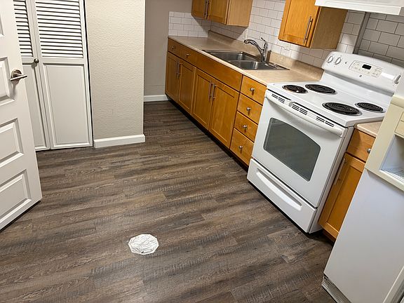 Kitchen with Tile backsplash