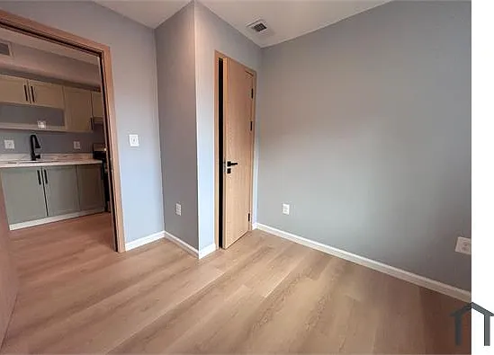 150 36th St NE #1 — Photo 10