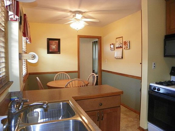 5th image of 3117 W 101st Pl