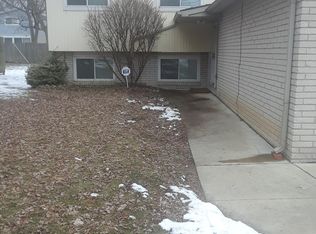 18150 Hilton Dr, Southfield, MI 48075