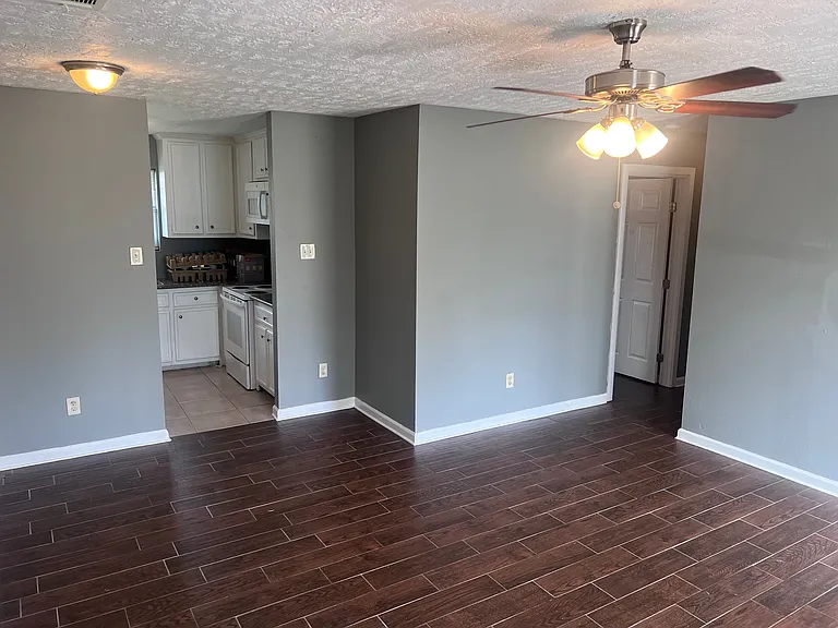 4518 Oak Shadows Dr — Photo 3