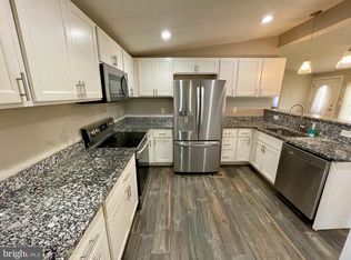 1 Cypress Ln, Middle River, MD 21220