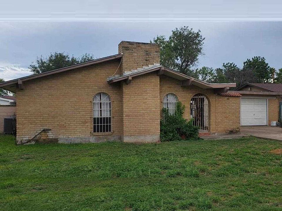 1st image of 303 Gumwood Ln