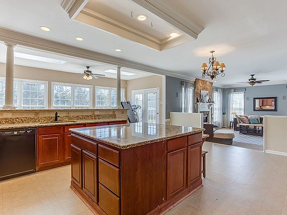 4th image of 12 Abington Ct
