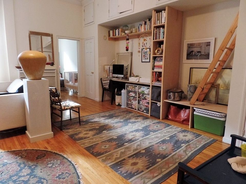 2nd image of 148 W 75th St APT 1B