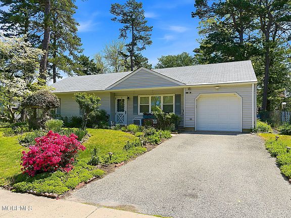 2nd image of 1163 Manor Drive
