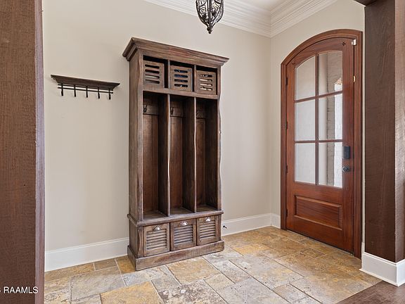 4th image of 104 La Villa Cir