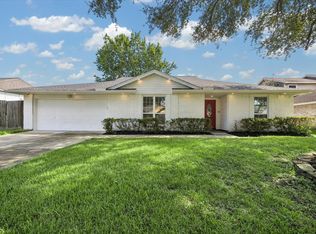 608 Tanglewood Dr, Friendswood, TX 77546