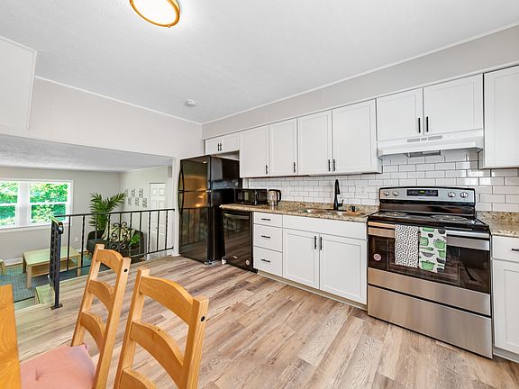 Kitchen (table not included with apartment)